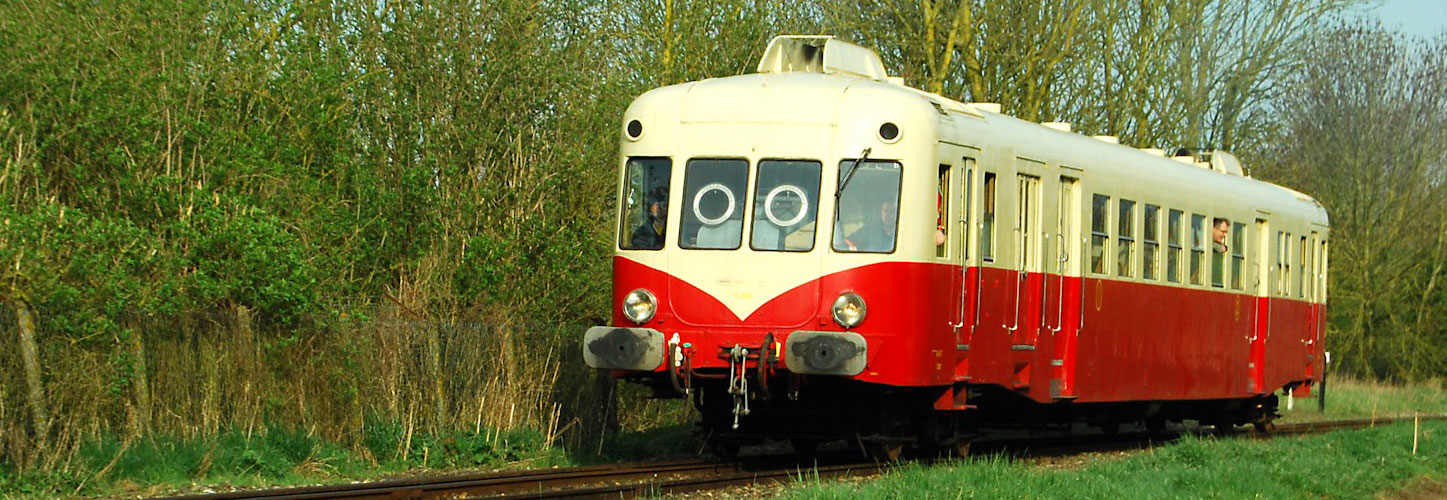 Le Gentiane Express dans les paysages de Haute-Auvergne